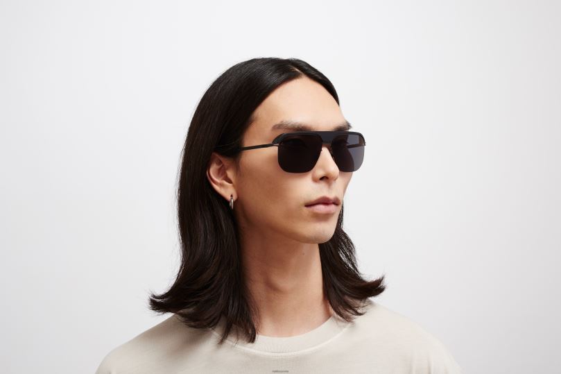 ML06MYKITA Frame: MH6 Pitch Black/Black|Lens: Leica Black Polarised B260B78 Leica