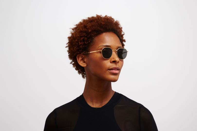 TALVIMYKITA Frame: Glossy Gold|Lens: Dark Grey Solid B260B217 Lite